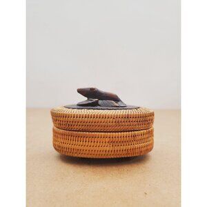 Vintage Wicker Trinket Basket with Carved Wooden Frog on Lid, Handcrafted Wicker